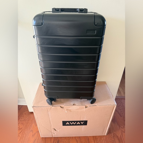 Away The Bigger Carry-On: Aluminum Edition (Onyx Black) w/ USB Charge & Battery - Picture 16 of 16